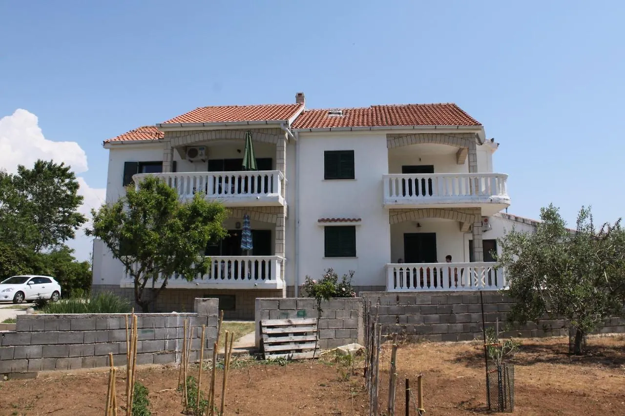 Apartments By The Sea Povljana, Pag - 6502 0*, Повляна